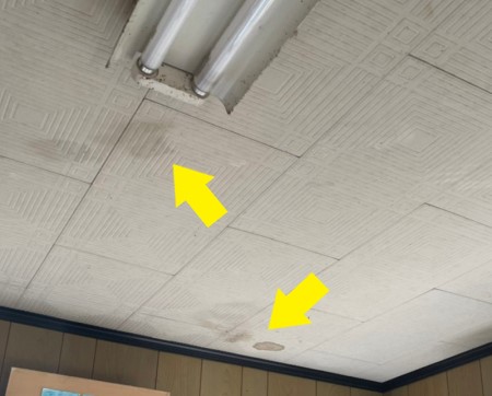 天井にシミ　雨漏り